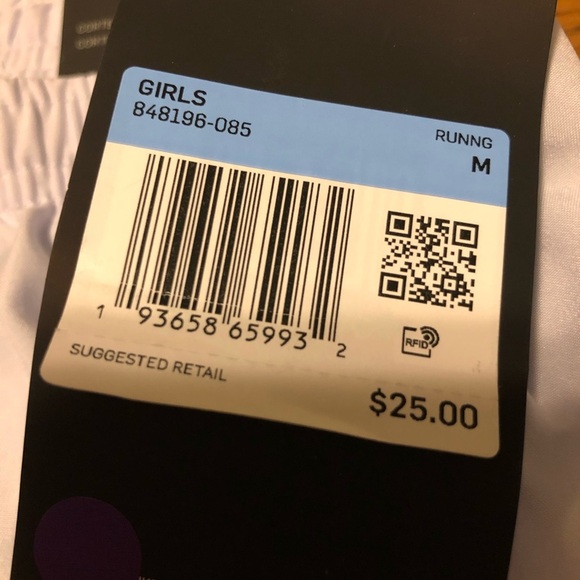 Nike Girls Tempo Running Shorts NWT - Picture 10 of 10